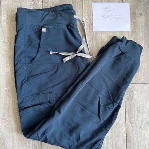 Dark Harbour Medium Figs Scrubs Zamora